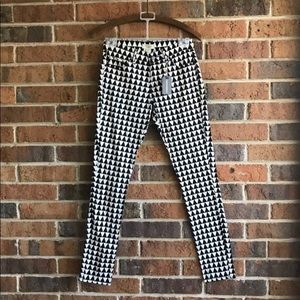 ISO ISO FRVR21 geometric black and white pants